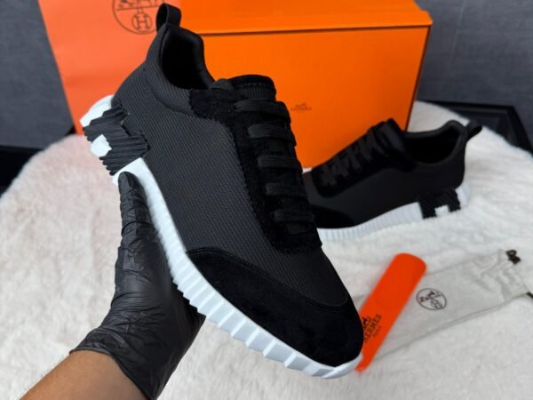 Hermes Bouncing Black White Ribbels