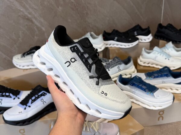 On Cloudtilt Sneaker White-Black