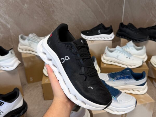 On Cloudtilt Sneaker Black - White