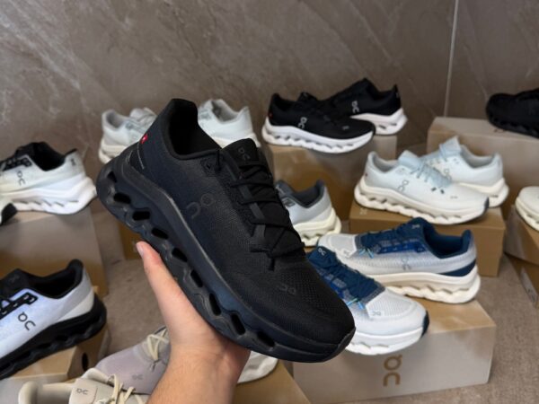 On Cloudtilt Sneaker Black on Black