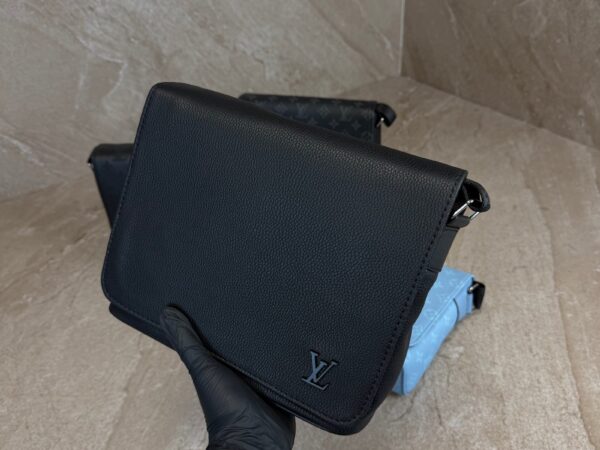 Louis Vuitton Takeoff Messenger Bag Leather Black