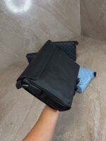 Louis Vuitton Takeoff Messenger Bag Leather Black - Afbeelding 2