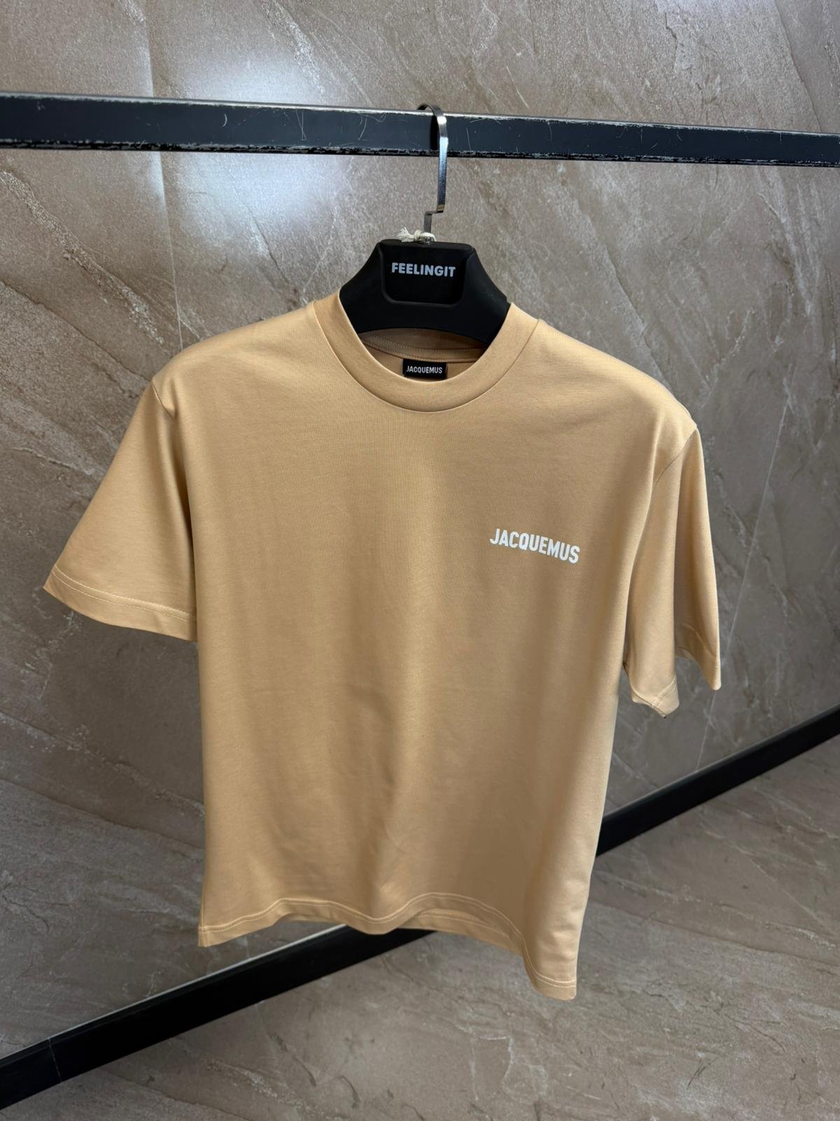 jacq (2) Jacquemus Basic Logo T-Shirt Beige - Afbeelding 1