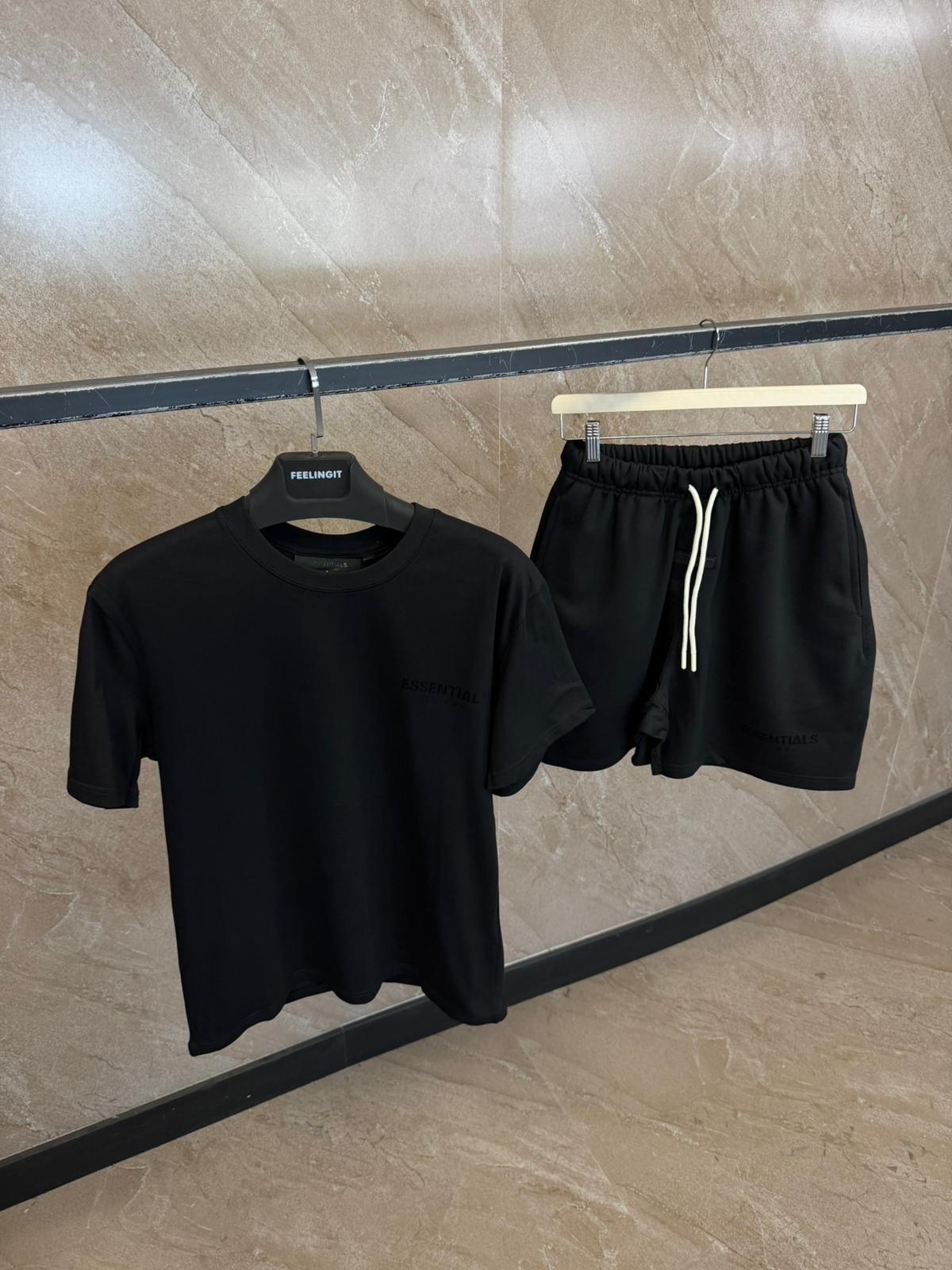 1 (2) Essential Summerset Black on Black - Afbeelding 1