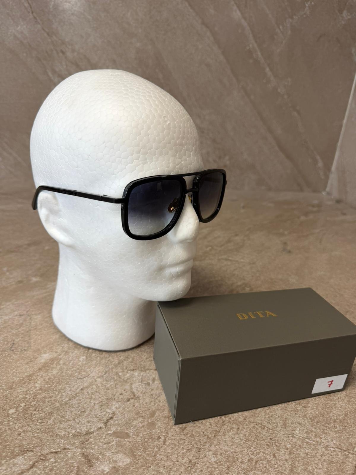 machone1 (1) Dita Machone Glimmend Black Sunglasses - Afbeelding 1