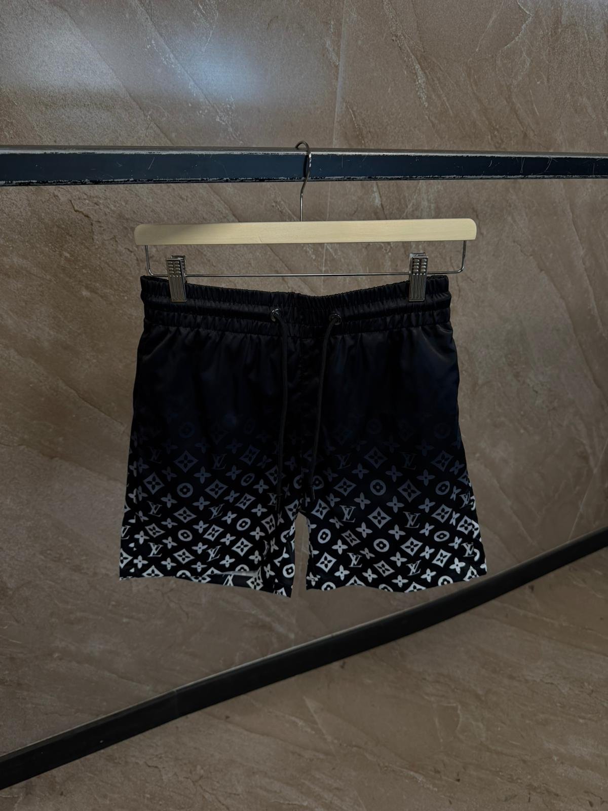 zrms (9) Louis Vuitton Half Monogram Swimshort - Afbeelding 1