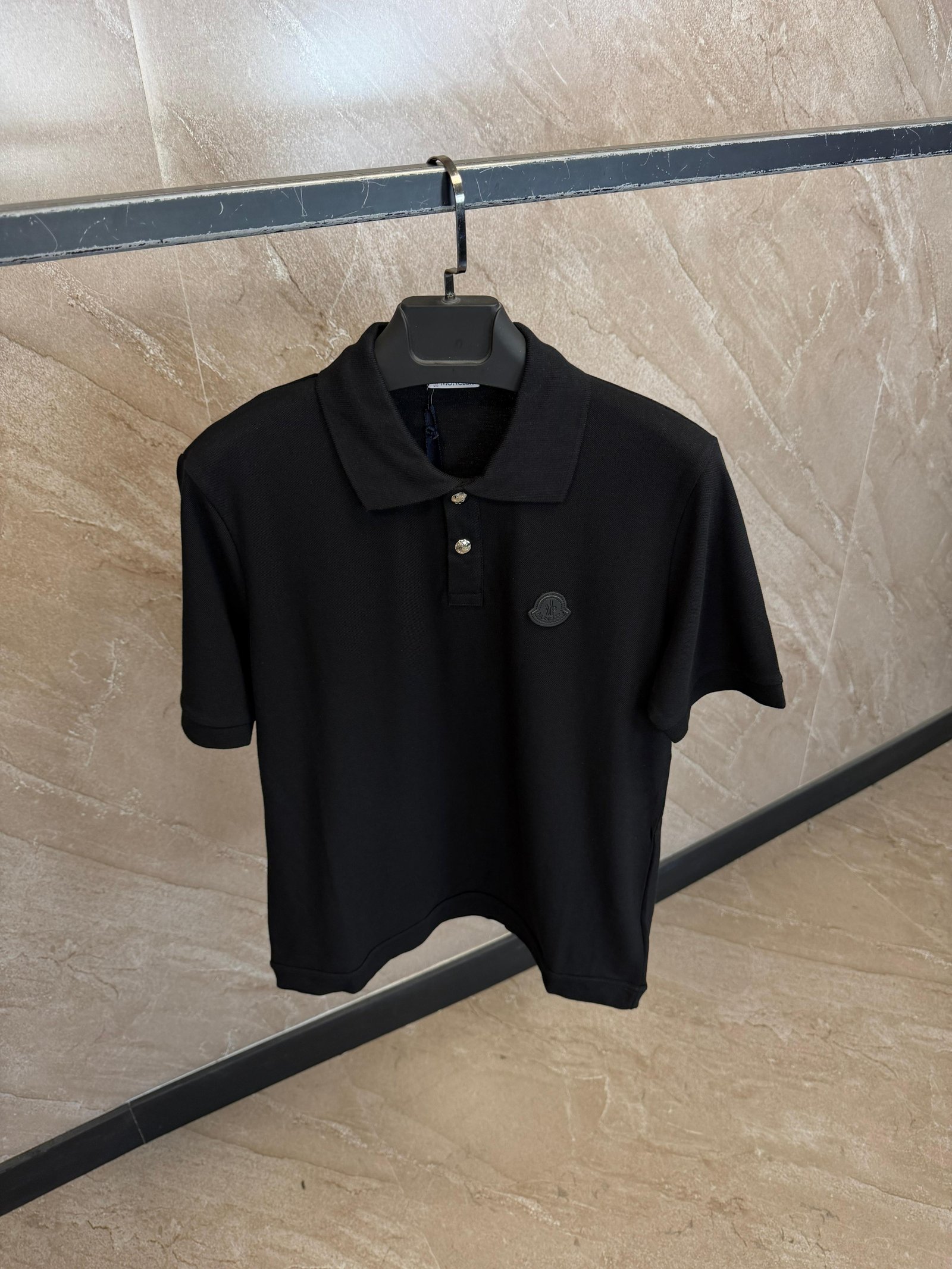 WhatsApp Image 2026-06-16 at 18.08.22 Moncler Polo Black - Afbeelding 1