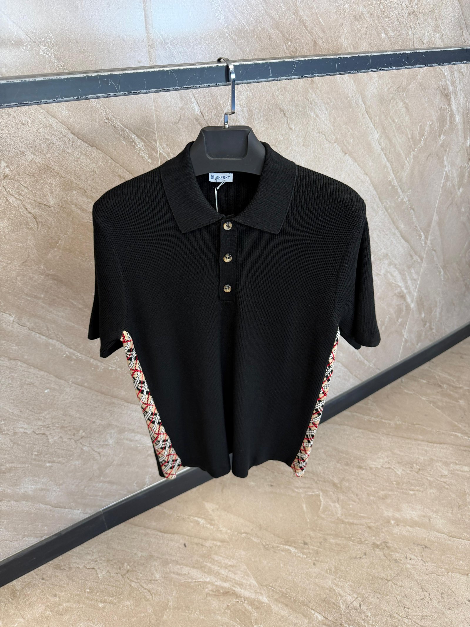 WhatsApp Image 2026-06-16 at 18.19.42 (1) Burberry Polo Black - Afbeelding 1
