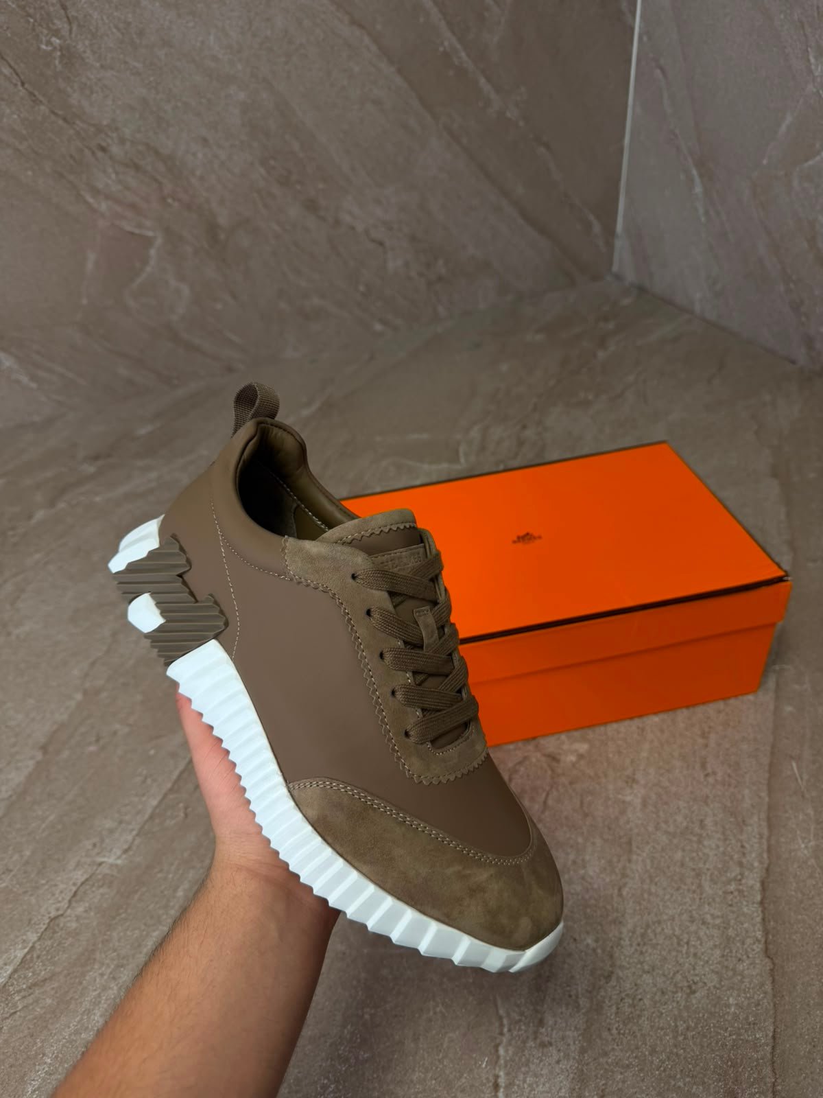 hermesbruin (2) Hermes Bouncing Sneakers Brown White - Afbeelding 1
