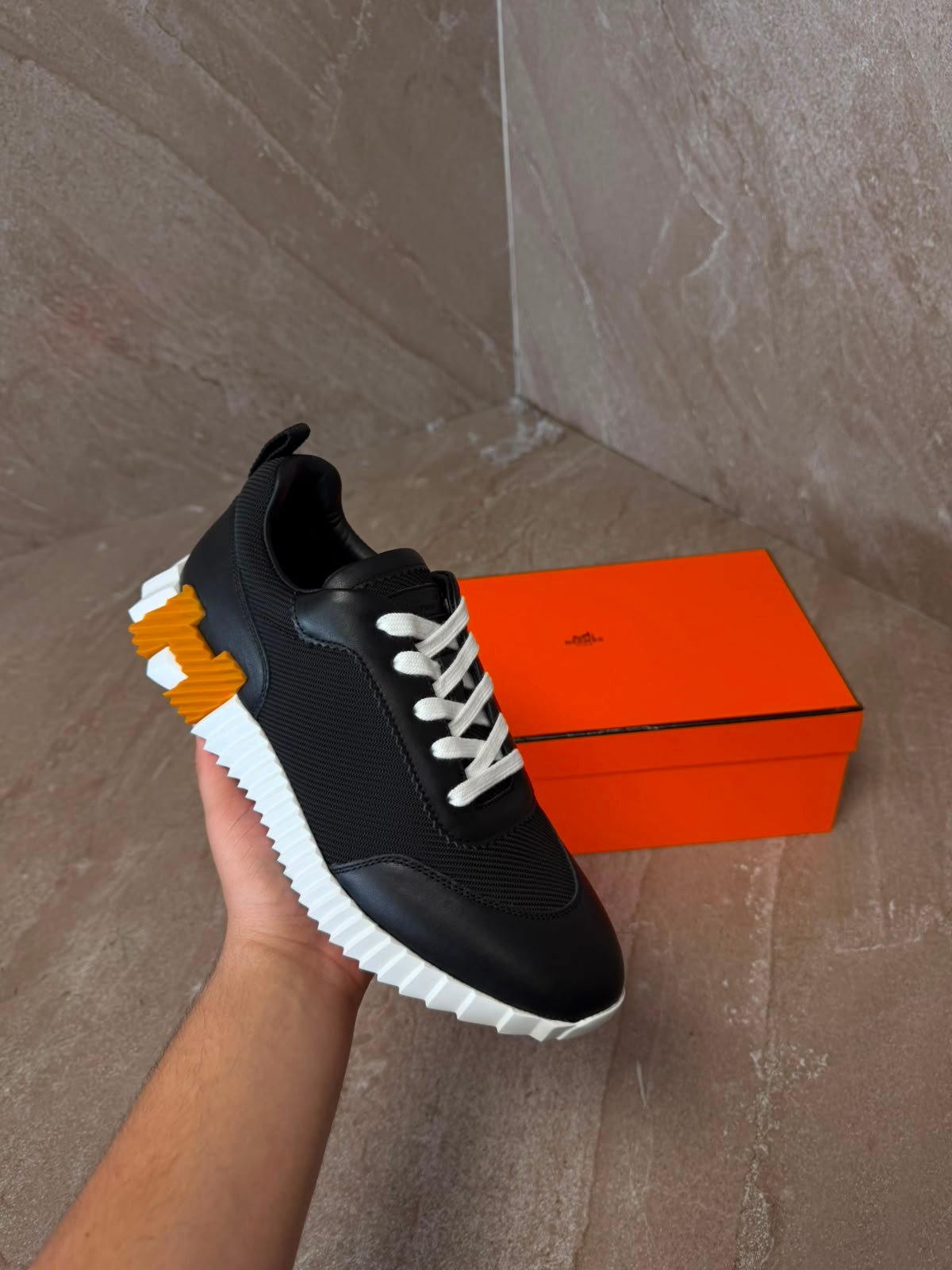 hermespt (1) Hermes Black Sneakers, Brown H Logo - Afbeelding 1